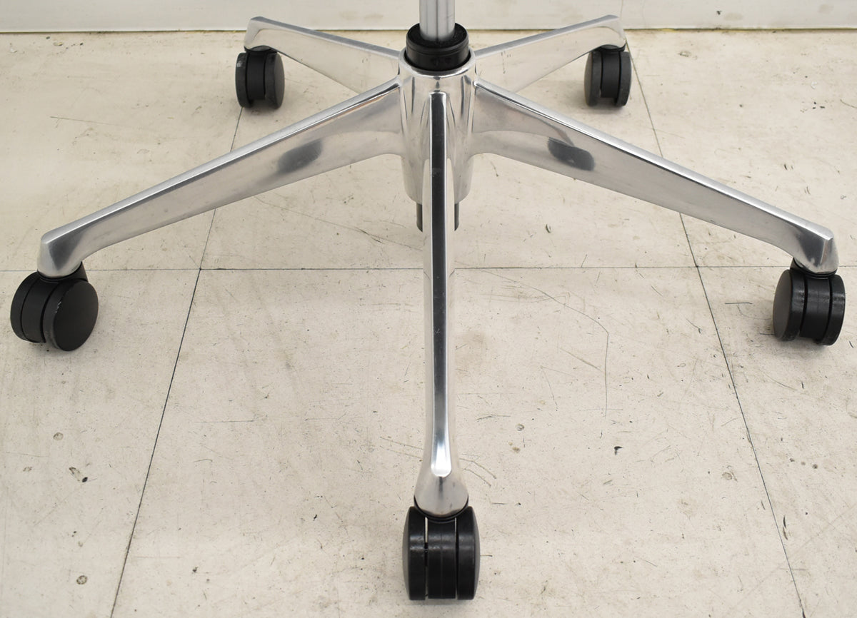 【中古】オカムラ　シルフィー　ローバック　固定肘　ハンガー　ポリッシュ　2018年製　2025111707【中古オフィス家具】