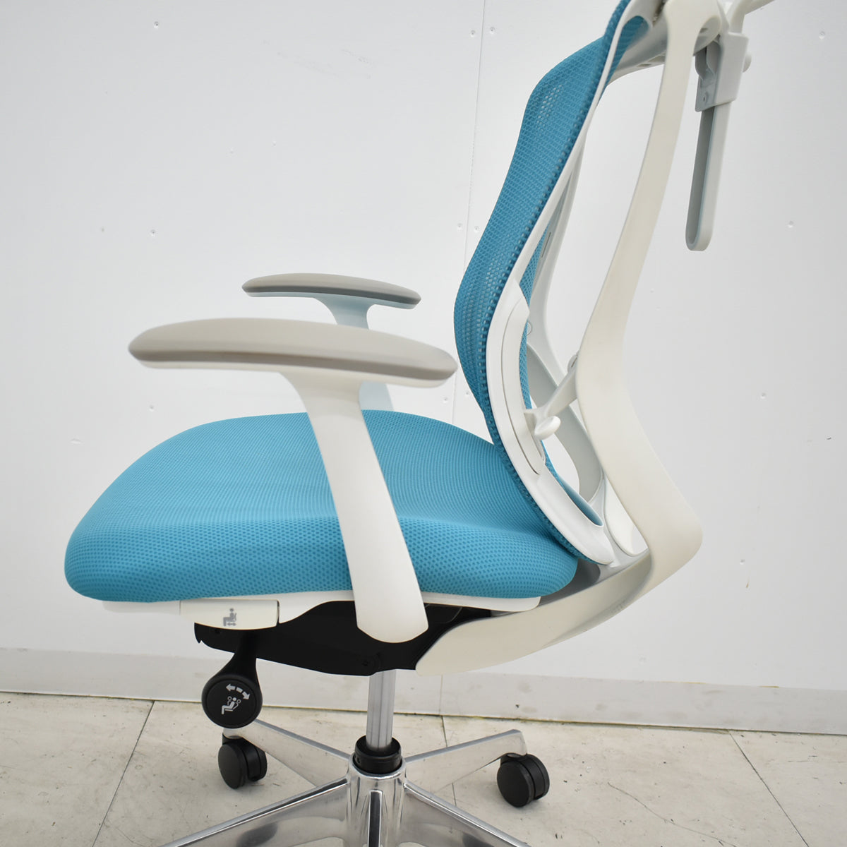 【中古】オカムラ　シルフィー　ローバック　固定肘　ハンガー　ポリッシュ　2018年製　2025111707【中古オフィス家具】