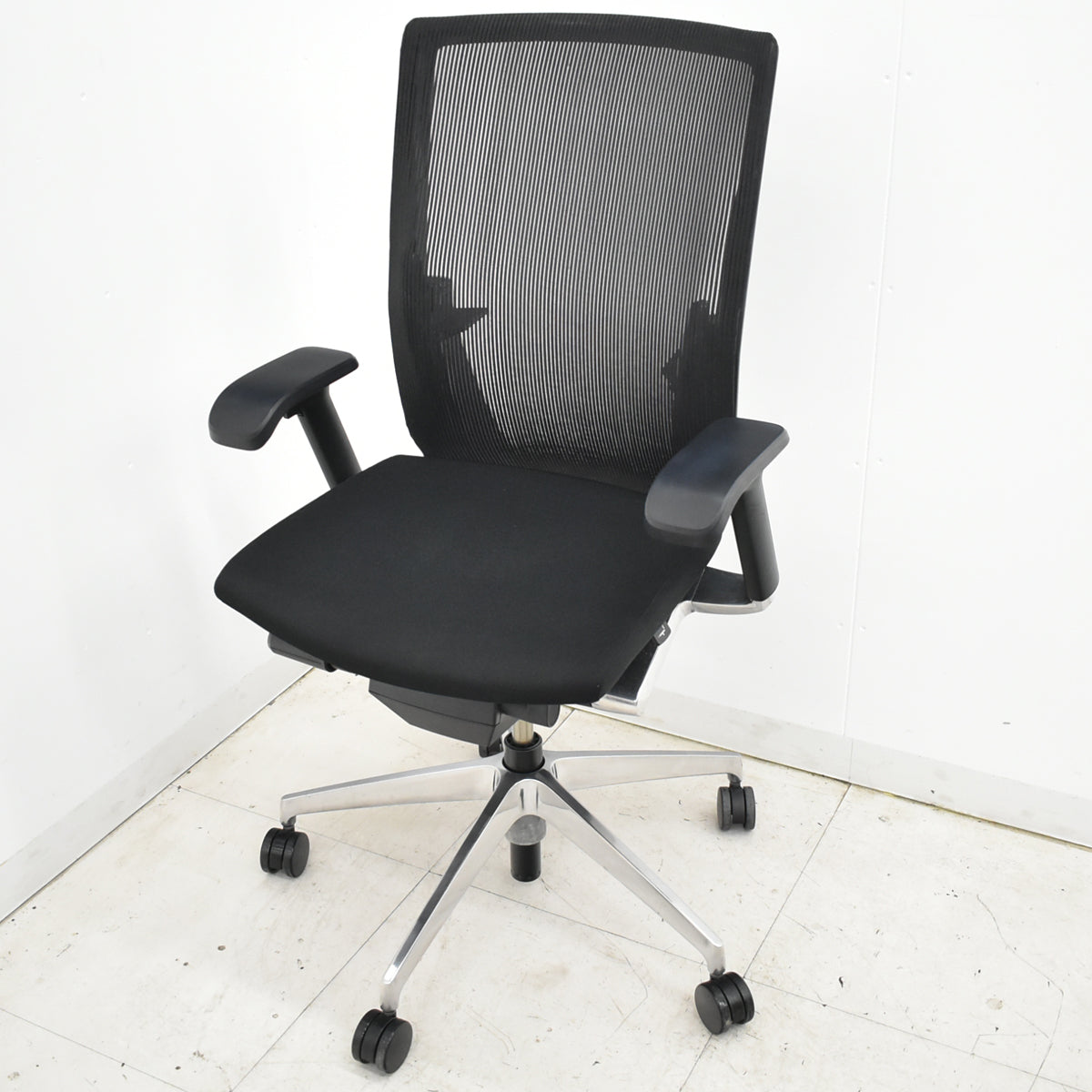 【中古】イトーキ　ヴェント　ハイバック　可動肘　オートマチックランバーテンション　ポリッシュ　ストライプメッシュ　2025111708【中古オフィス家具】
