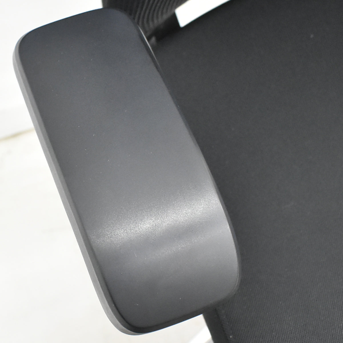 【中古】イトーキ　ヴェント　ハイバック　可動肘　オートマチックランバーテンション　ポリッシュ　ストライプメッシュ　2025111708【中古オフィス家具】