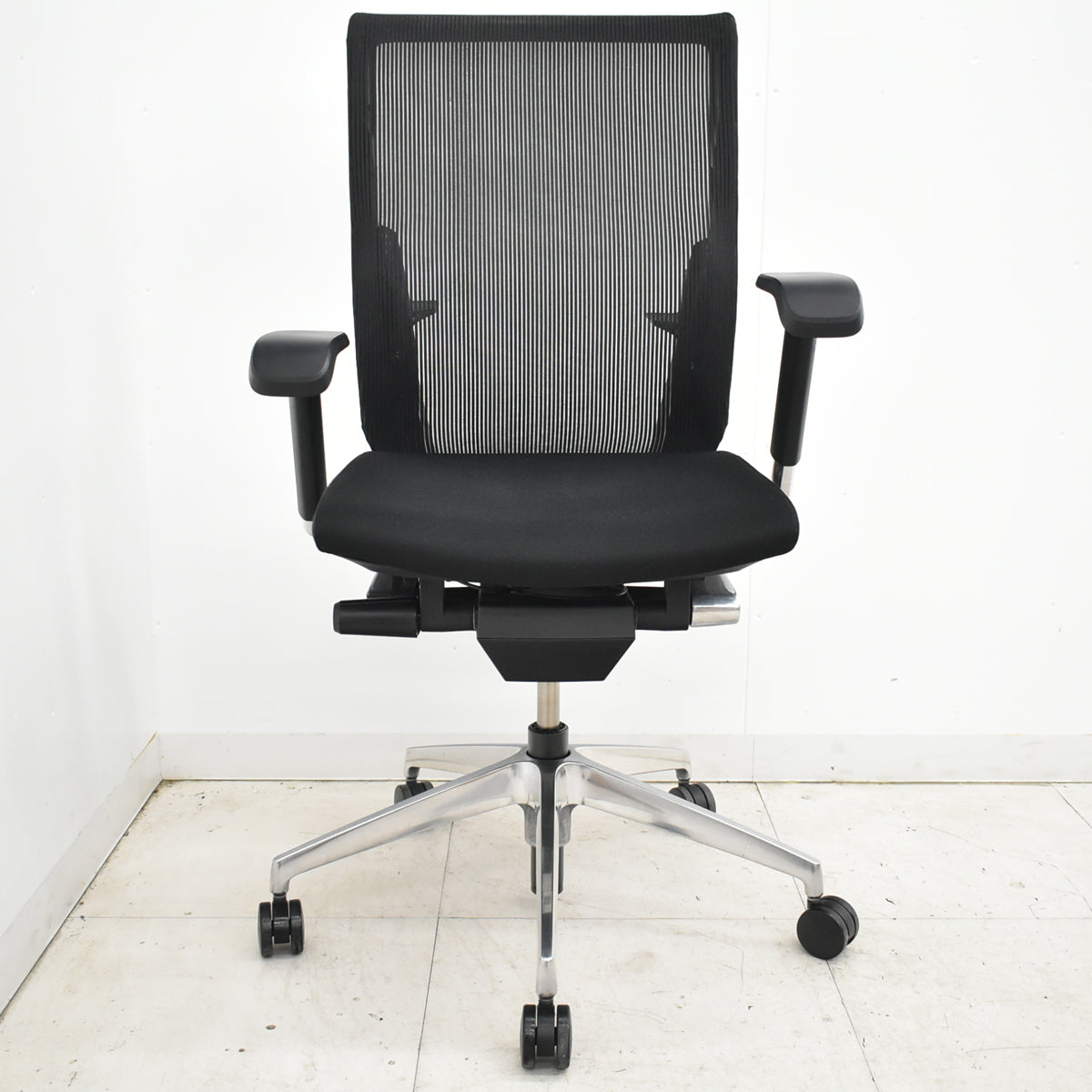 【中古】イトーキ　ヴェント　ハイバック　可動肘　オートマチックランバーテンション　ポリッシュ　ストライプメッシュ　2025111708【中古オフィス家具】