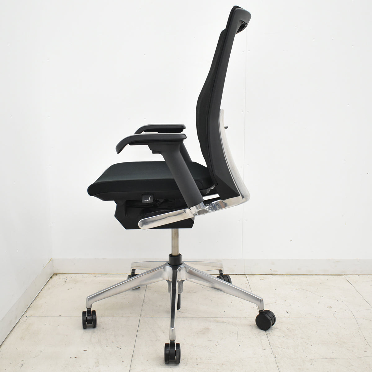 【中古】イトーキ　ヴェント　ハイバック　可動肘　オートマチックランバーテンション　ポリッシュ　ストライプメッシュ　2025111708【中古オフィス家具】