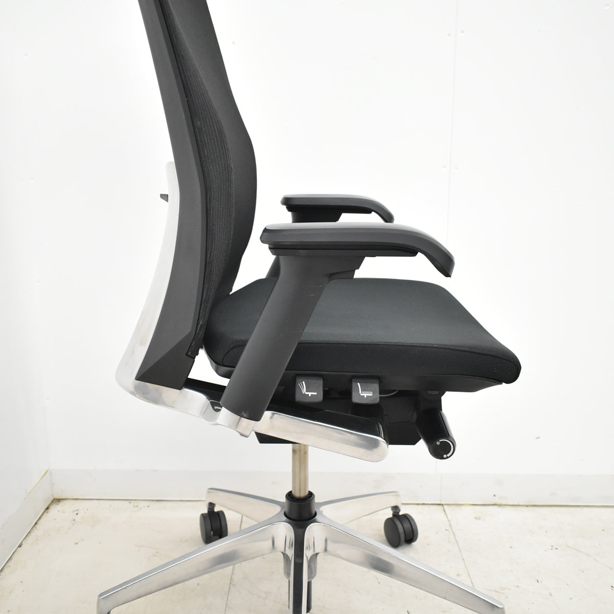 【中古】イトーキ　ヴェント　ハイバック　可動肘　オートマチックランバーテンション　ポリッシュ　ストライプメッシュ　2025111708【中古オフィス家具】