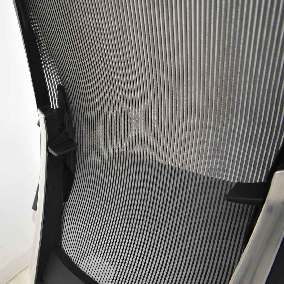 【中古】イトーキ　ヴェント　ハイバック　可動肘　オートマチックランバーテンション　ポリッシュ　ストライプメッシュ　2025111708【中古オフィス家具】