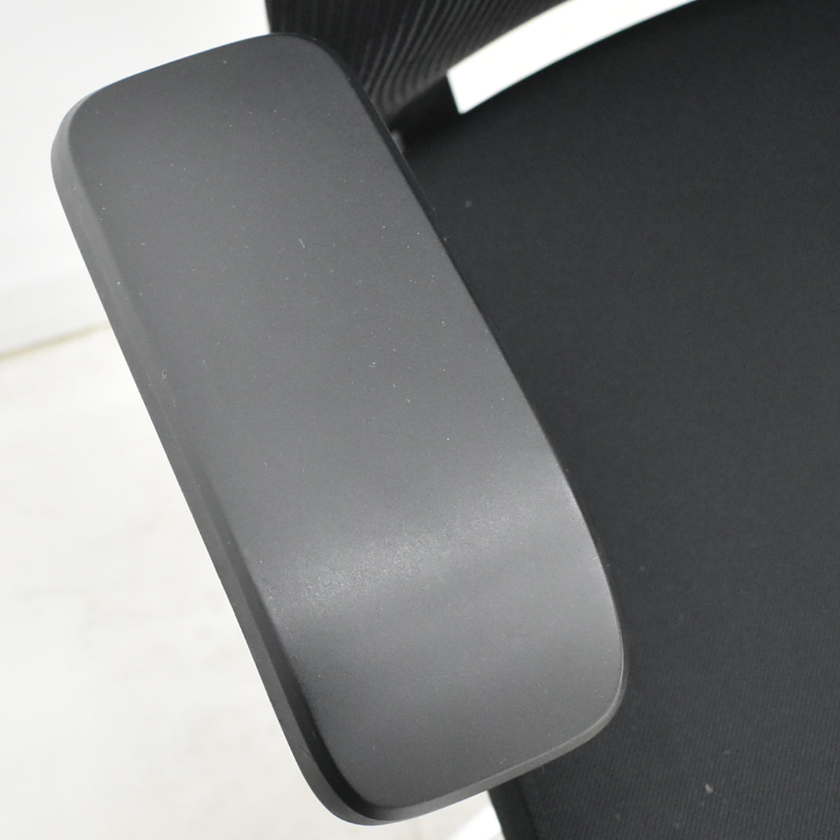 【中古】イトーキ　ヴェント　ハイバック　可動肘　オートマチックランバーテンション　ポリッシュ　ストライプメッシュ　2025111801【中古オフィス家具】