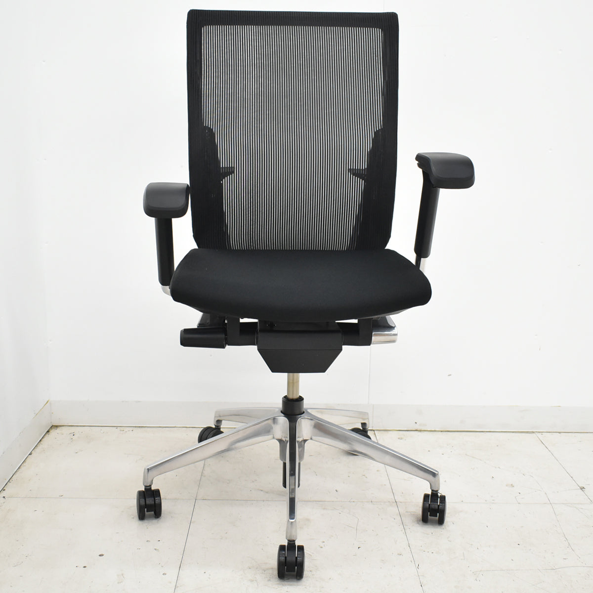 【中古】イトーキ　ヴェント　ハイバック　可動肘　オートマチックランバーテンション　ポリッシュ　ストライプメッシュ　2025111801【中古オフィス家具】