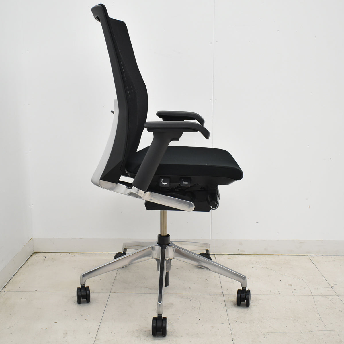 【中古】イトーキ　ヴェント　ハイバック　可動肘　オートマチックランバーテンション　ポリッシュ　ストライプメッシュ　2025111801【中古オフィス家具】