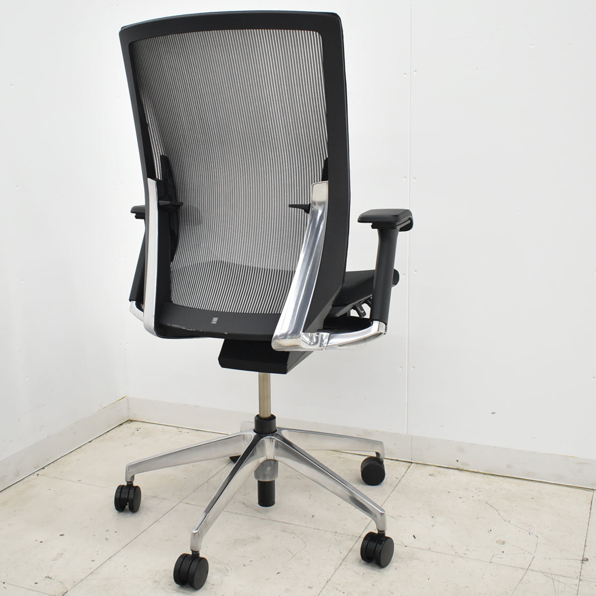 【中古】イトーキ　ヴェント　ハイバック　可動肘　オートマチックランバーテンション　ポリッシュ　ストライプメッシュ　2025111801【中古オフィス家具】