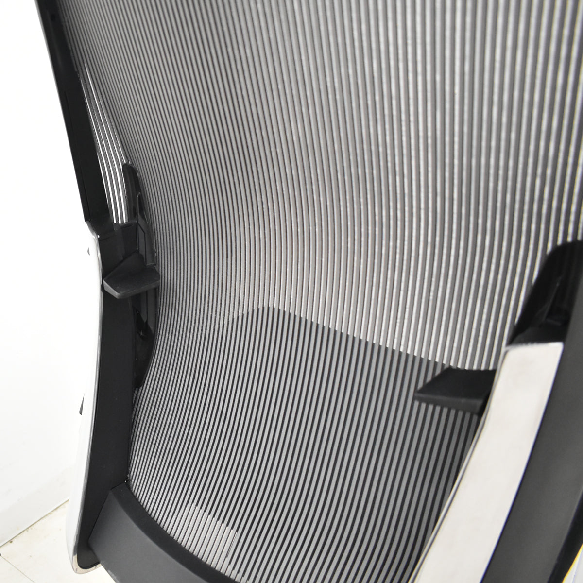 【中古】イトーキ　ヴェント　ハイバック　可動肘　オートマチックランバーテンション　ポリッシュ　ストライプメッシュ　2025111801【中古オフィス家具】