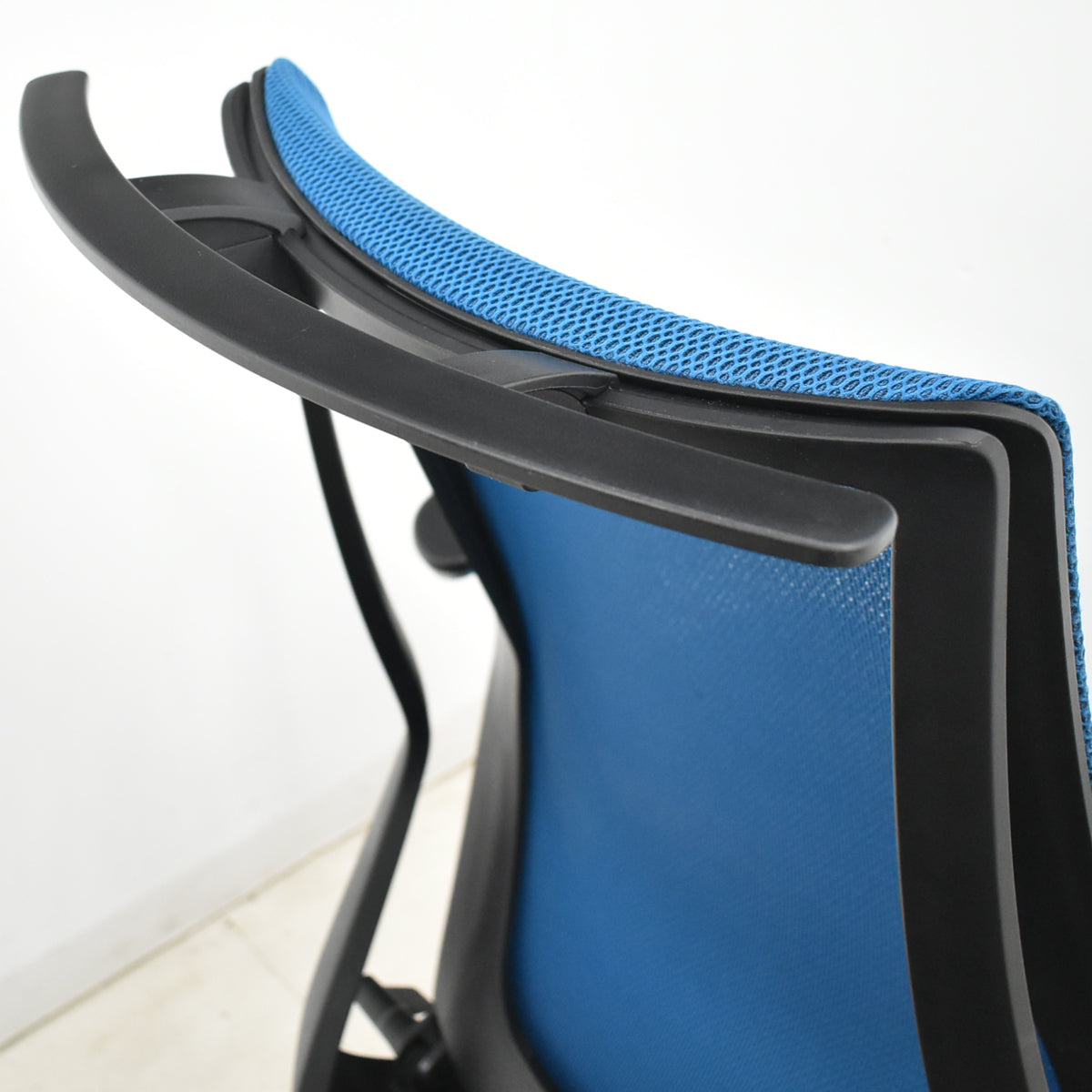 【中古】コクヨ　デュオラ　ハイバック　固定肘　ハンガー　ポリッシュ　2020年製　2025111803【中古オフィス家具】