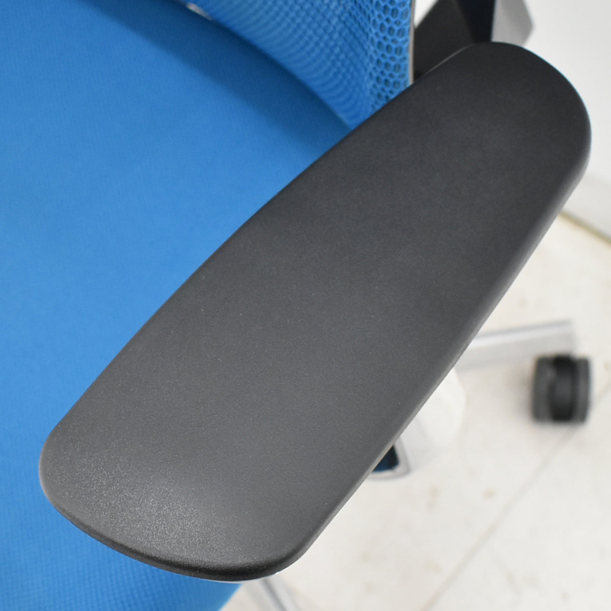 【中古】コクヨ　デュオラ　ハイバック　固定肘　ハンガー　ポリッシュ　2020年製　2025111803【中古オフィス家具】