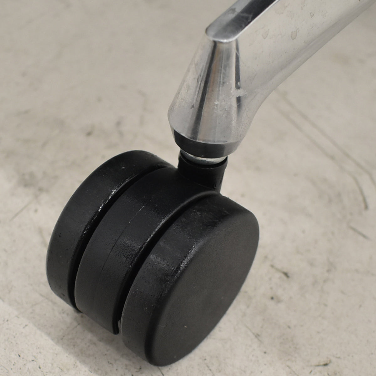 【中古】コクヨ　デュオラ　ハイバック　固定肘　ハンガー　ポリッシュ　2020年製　2025111803【中古オフィス家具】