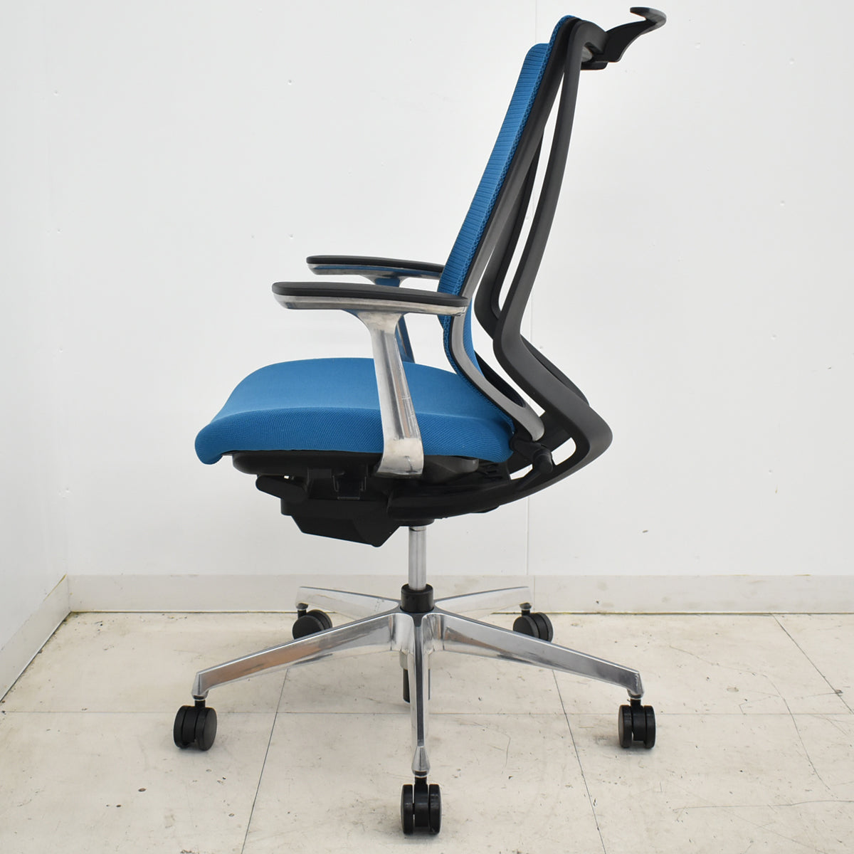 【中古】コクヨ　デュオラ　ハイバック　固定肘　ハンガー　ポリッシュ　2020年製　2025111803【中古オフィス家具】