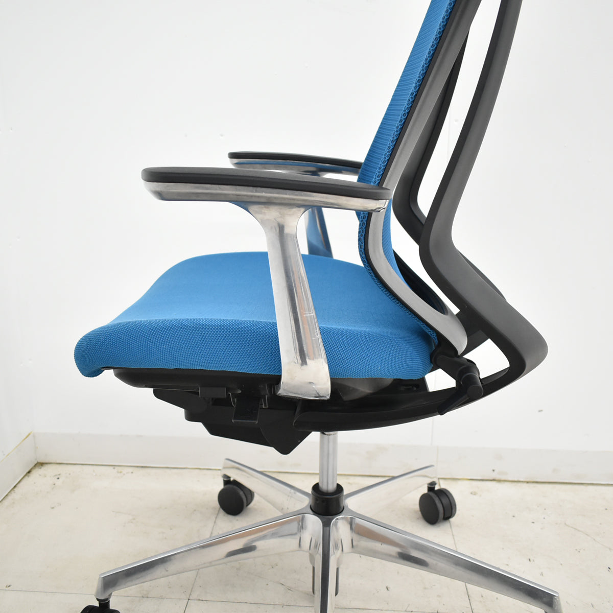 【中古】コクヨ　デュオラ　ハイバック　固定肘　ハンガー　ポリッシュ　2020年製　2025111803【中古オフィス家具】