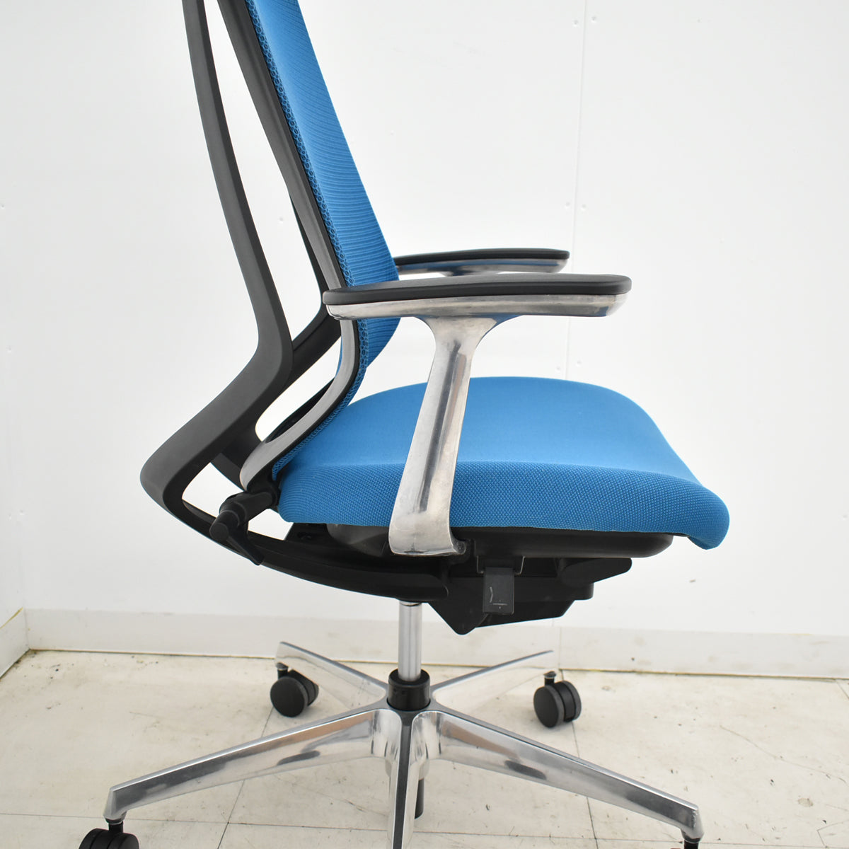 【中古】コクヨ　デュオラ　ハイバック　固定肘　ハンガー　ポリッシュ　2020年製　2025111803【中古オフィス家具】