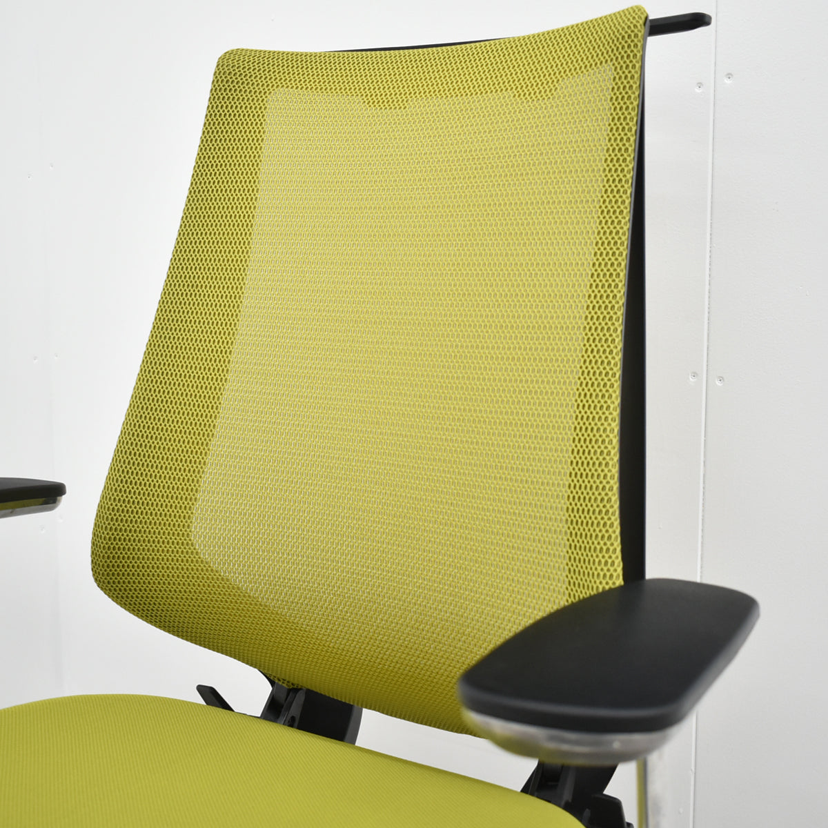 【中古】コクヨ　デュオラ　ハイバック　固定肘　ハンガー　ポリッシュ　2020年製　2025111804【中古オフィス家具】