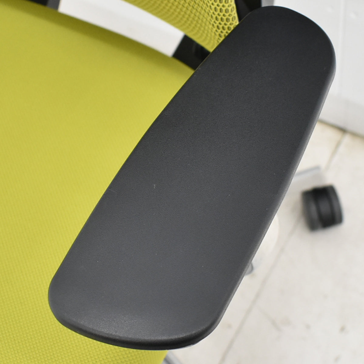 【中古】コクヨ　デュオラ　ハイバック　固定肘　ハンガー　ポリッシュ　2020年製　2025111804【中古オフィス家具】