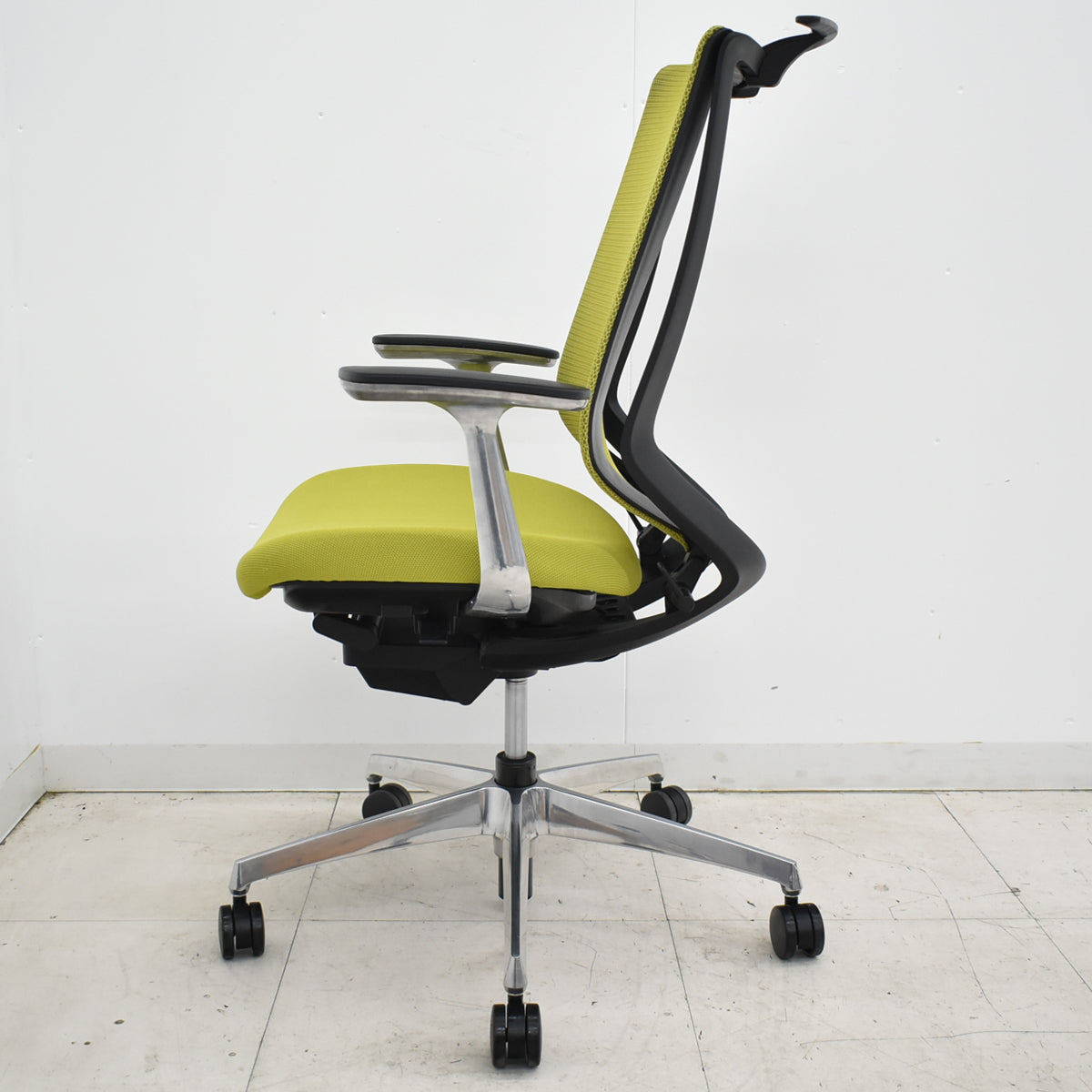 【中古】コクヨ　デュオラ　ハイバック　固定肘　ハンガー　ポリッシュ　2020年製　2025111804【中古オフィス家具】