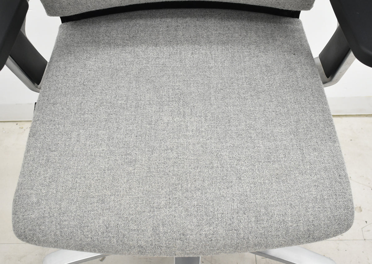 【中古】ウィルクハーン　ONチェア　ハイバック　可動肘　アルミ脚　ヘアライン仕上げ　2025111805【中古オフィス家具】