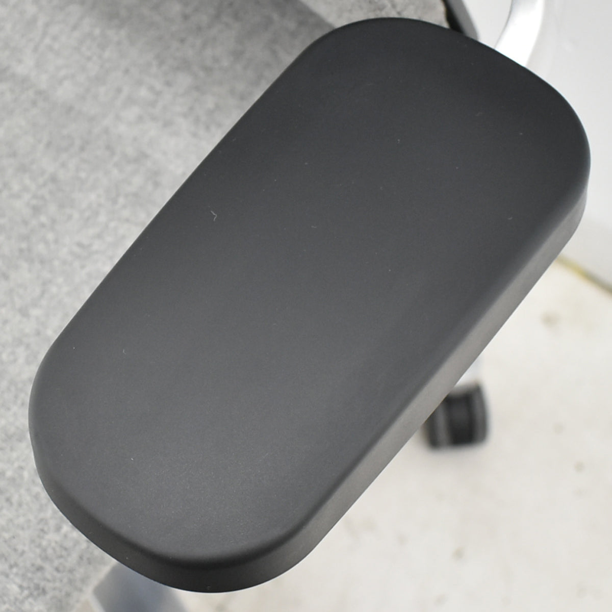 【中古】ウィルクハーン　ONチェア　ハイバック　可動肘　アルミ脚　ヘアライン仕上げ　2025111805【中古オフィス家具】