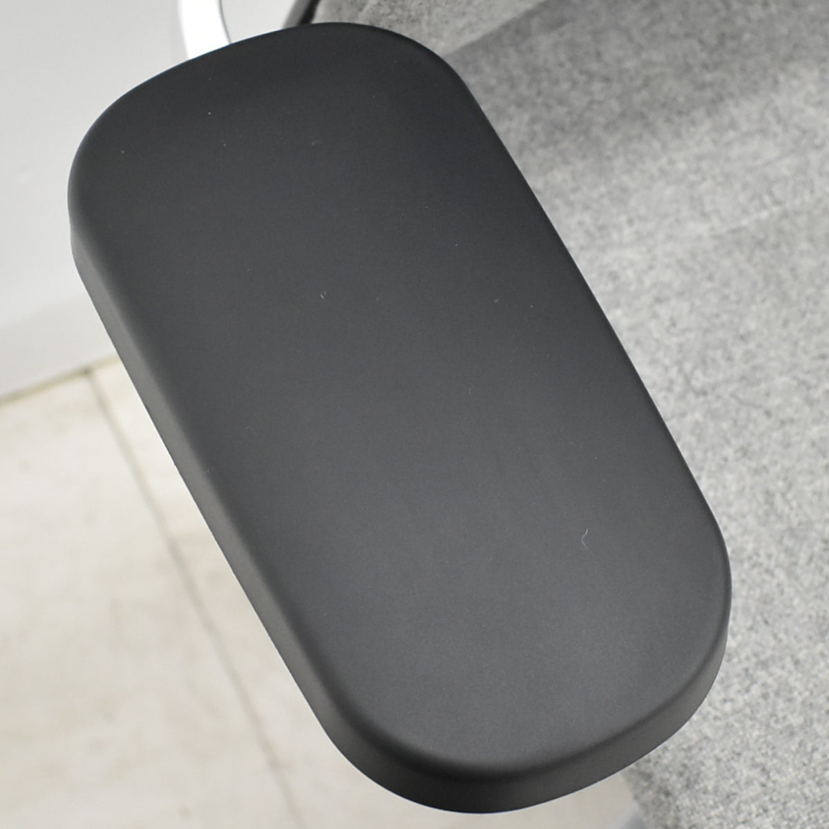 【中古】ウィルクハーン　ONチェア　ハイバック　可動肘　アルミ脚　ヘアライン仕上げ　2025111805【中古オフィス家具】