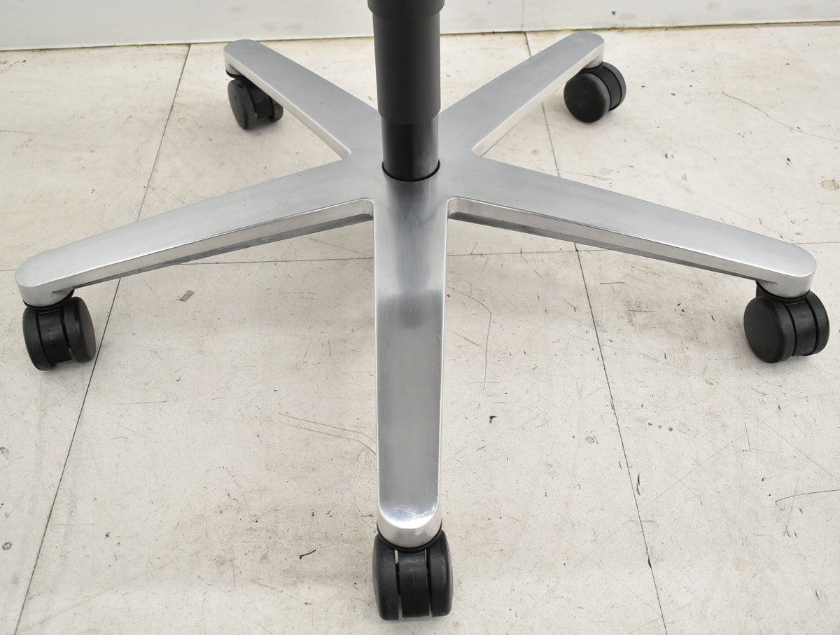 【中古】ウィルクハーン　ONチェア　ハイバック　可動肘　アルミ脚　ヘアライン仕上げ　2025111805【中古オフィス家具】