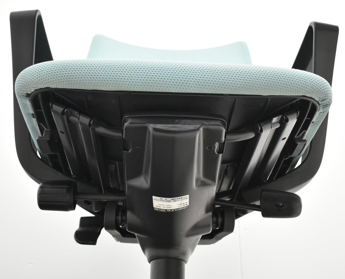 【中古】オカムラ　フルーエントチェア　ローバック　固定肘　ハンガー　2025112001【中古オフィス家具】