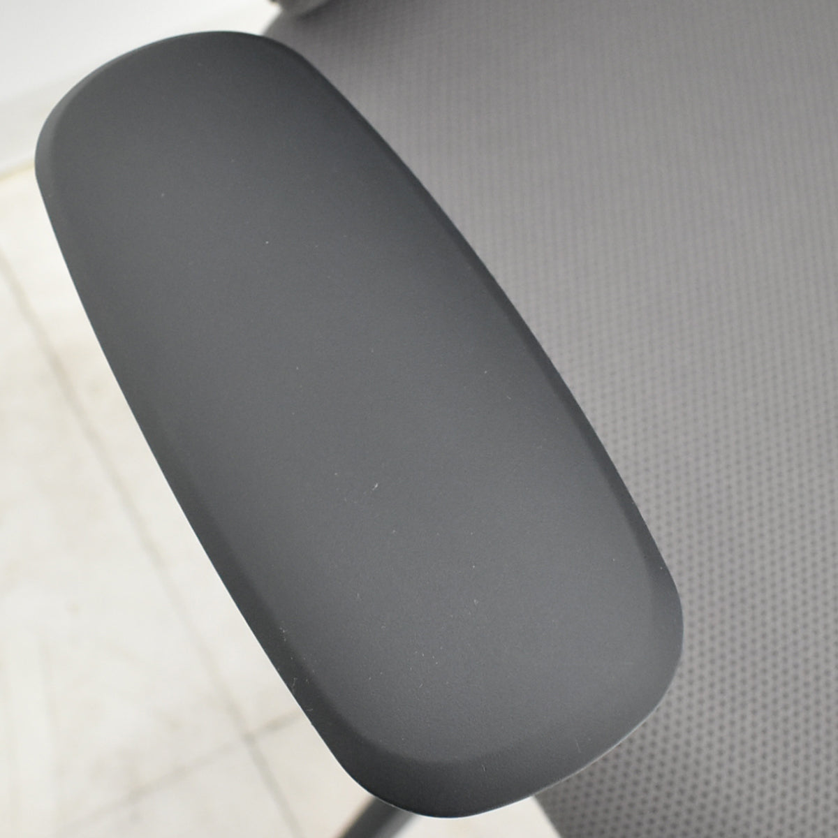 【中古】オカムラ　シルフィー　ローバック　固定肘　前傾機能　バックカーブアジャスト　2020年製　2025112002【中古オフィス家具】