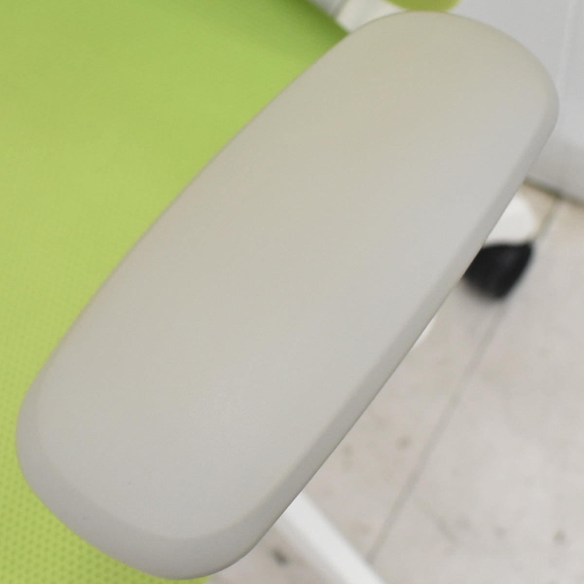 【中古】オカムラ　シルフィー　ハイバック　固定肘　前傾機能　バックカーブアジャスト　2025112003【中古オフィス家具】