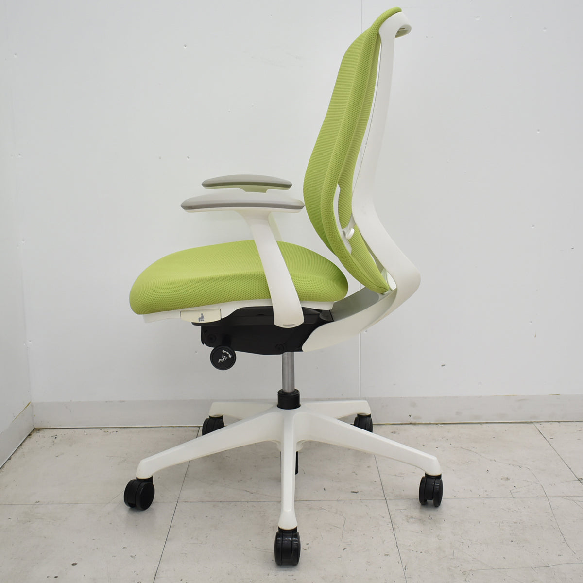 【中古】オカムラ　シルフィー　ハイバック　固定肘　前傾機能　バックカーブアジャスト　2025112003【中古オフィス家具】