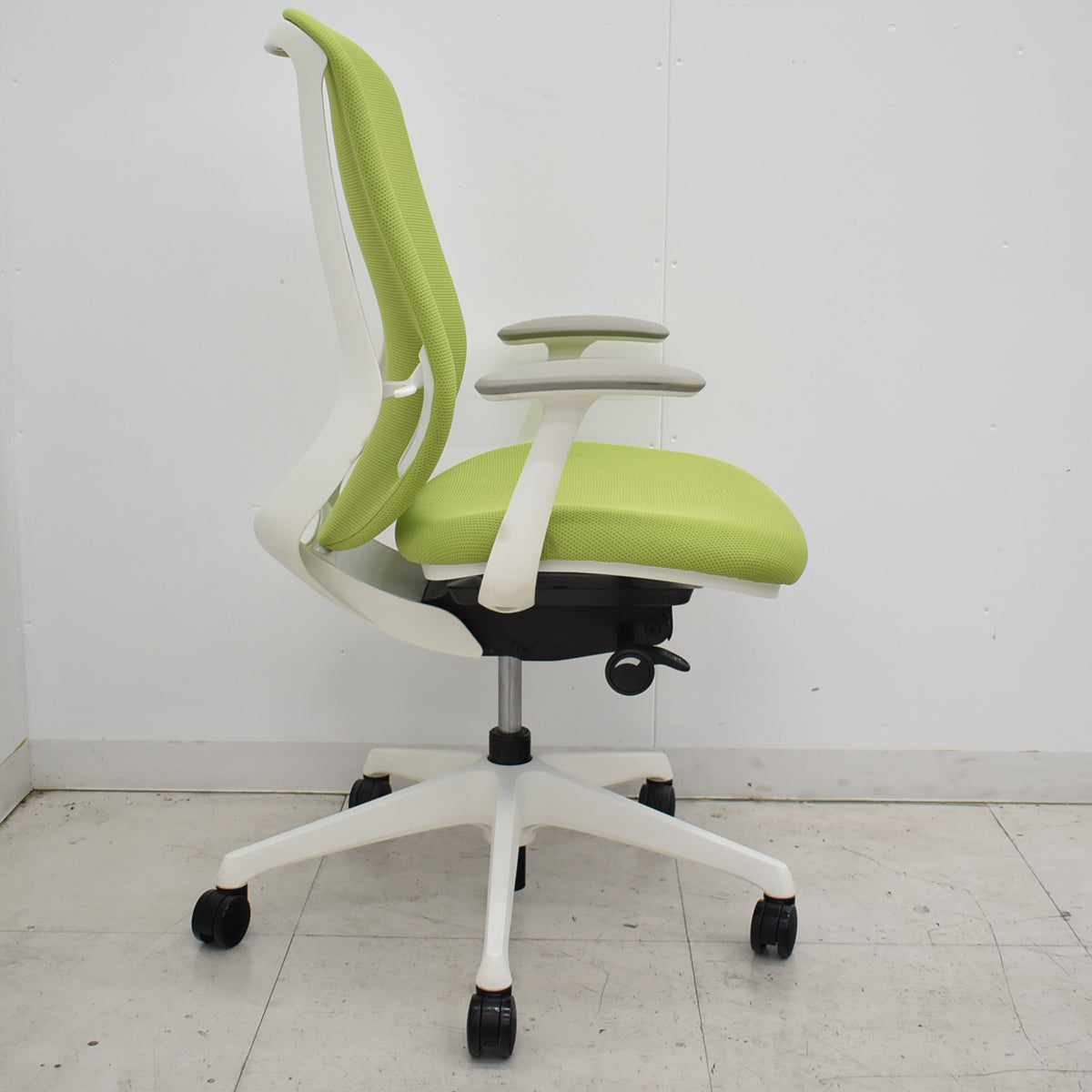 【中古】オカムラ　シルフィー　ハイバック　固定肘　前傾機能　バックカーブアジャスト　2025112003【中古オフィス家具】