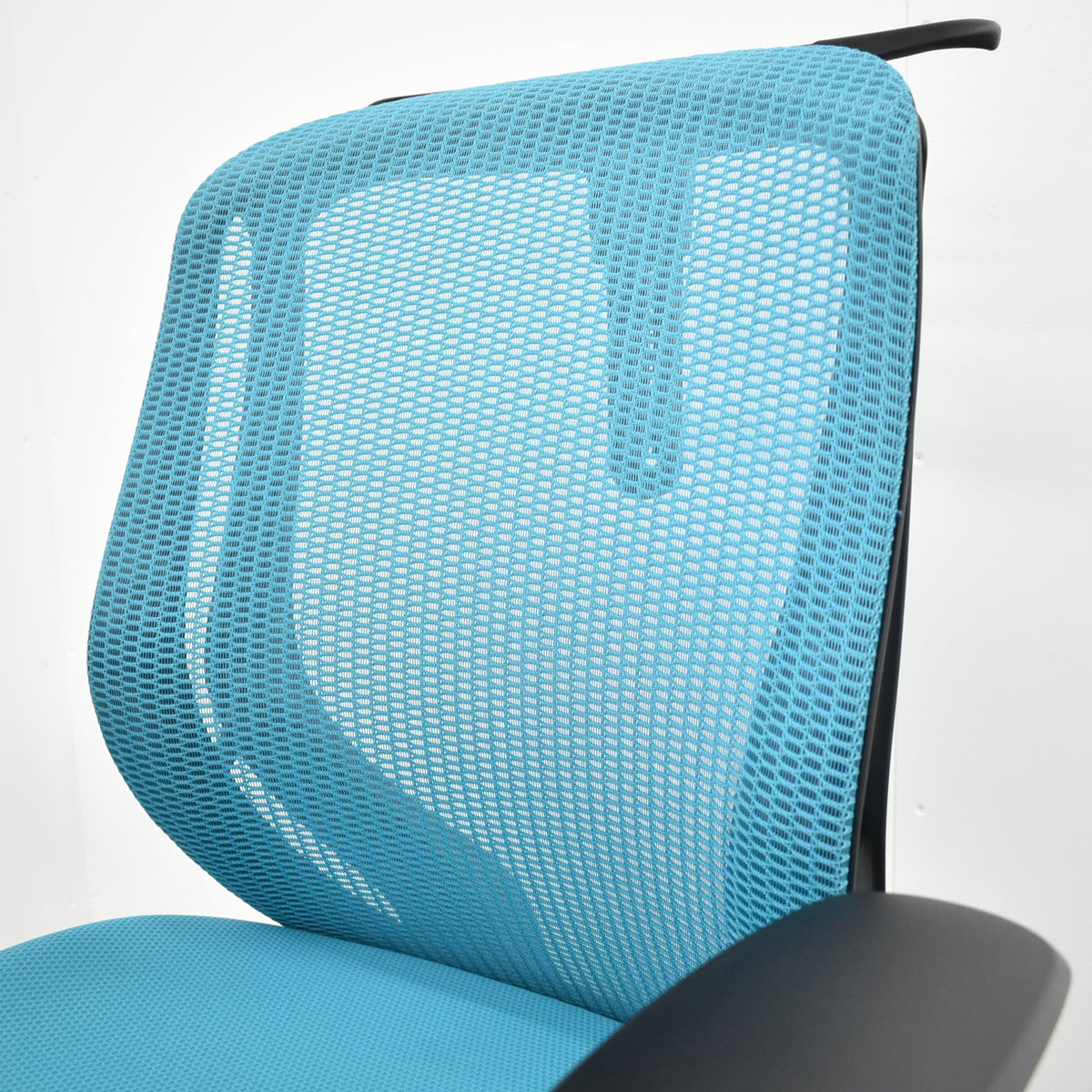 【中古】オカムラ　シルフィー　ローバック　固定肘　前傾機能　バックカーブアジャスト　ハンガー　2025112004【中古オフィス家具】