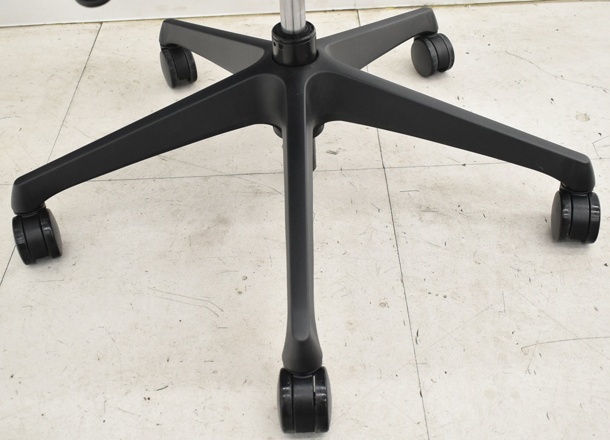 【中古】オカムラ　シルフィー　ローバック　固定肘　前傾機能　バックカーブアジャスト　ハンガー　2025112004【中古オフィス家具】