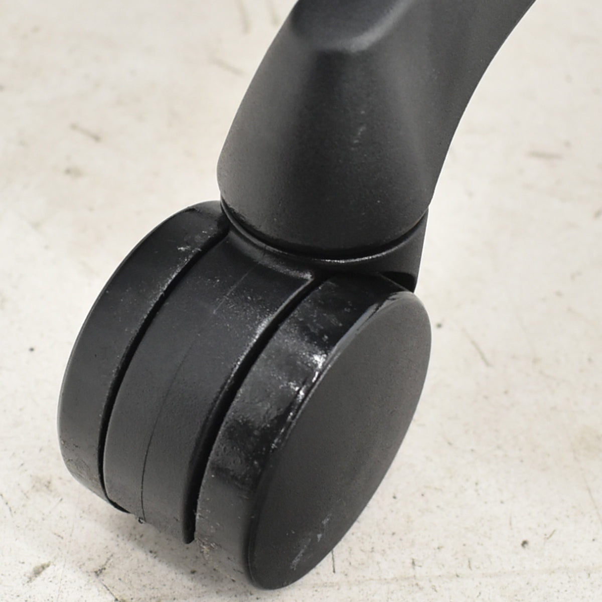 【中古】オカムラ　シルフィー　ローバック　固定肘　前傾機能　バックカーブアジャスト　ハンガー　2025112004【中古オフィス家具】