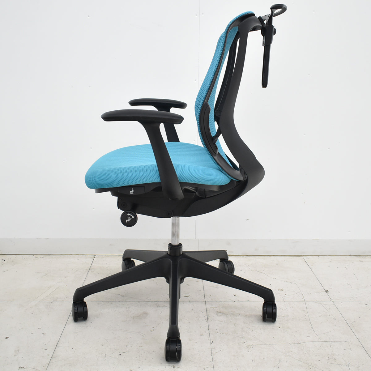 【中古】オカムラ　シルフィー　ローバック　固定肘　前傾機能　バックカーブアジャスト　ハンガー　2025112004【中古オフィス家具】