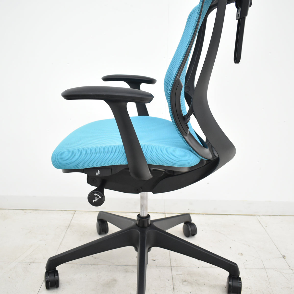 【中古】オカムラ　シルフィー　ローバック　固定肘　前傾機能　バックカーブアジャスト　ハンガー　2025112004【中古オフィス家具】