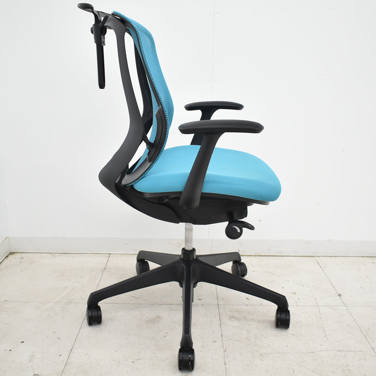 【中古】オカムラ　シルフィー　ローバック　固定肘　前傾機能　バックカーブアジャスト　ハンガー　2025112004【中古オフィス家具】