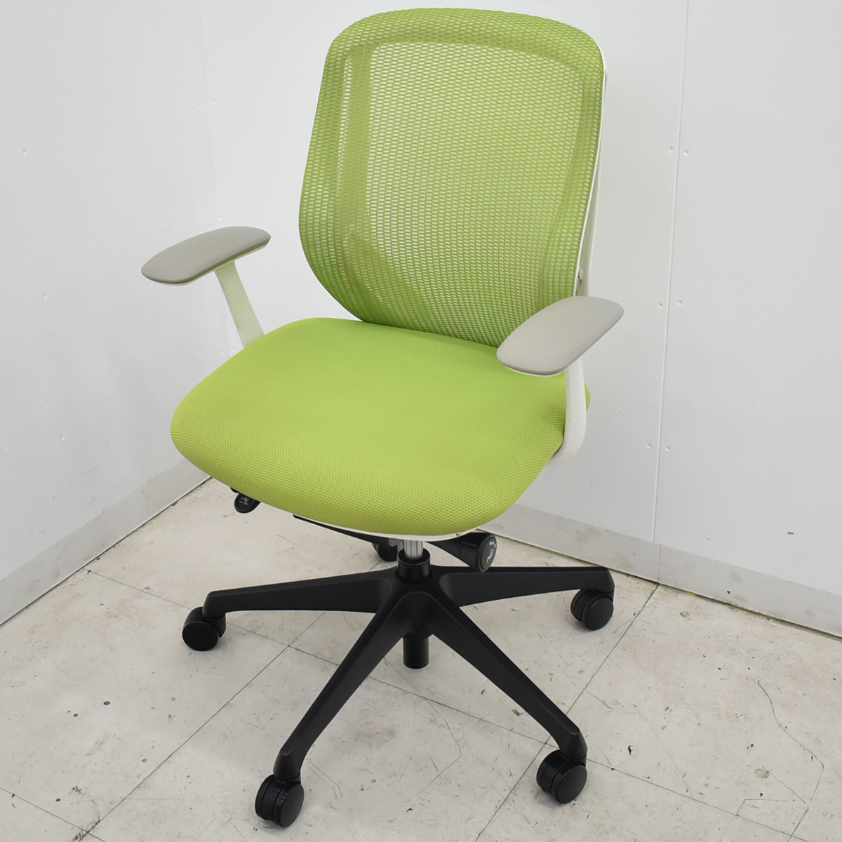 【中古】オカムラ　シルフィー　ローバック　固定肘　前傾機能　バックカーブアジャスト　2025112005【中古オフィス家具】