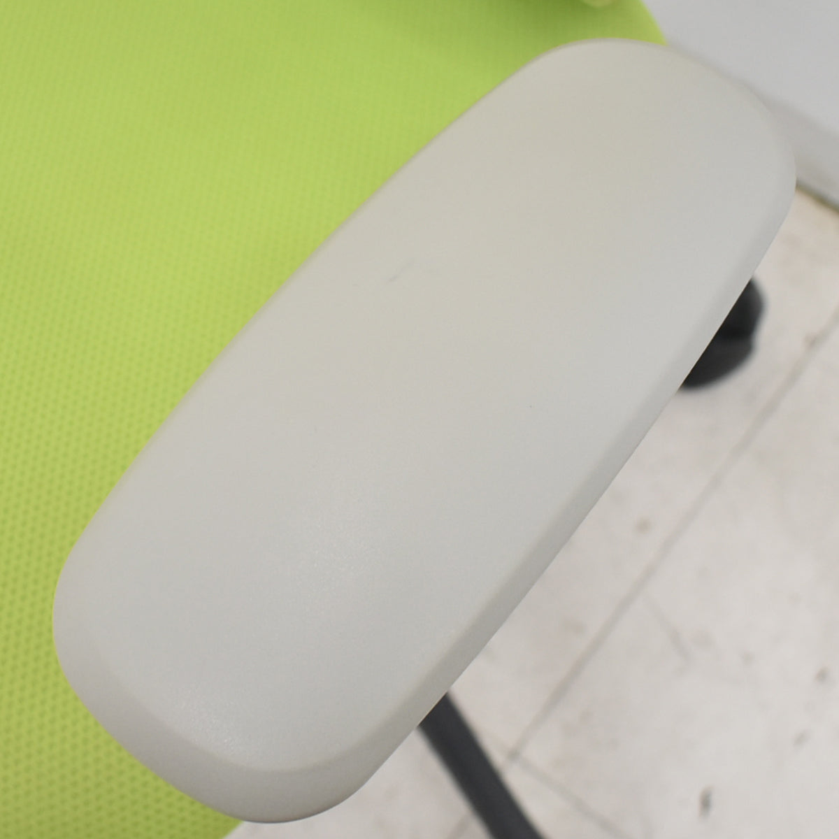 【中古】オカムラ　シルフィー　ローバック　固定肘　前傾機能　バックカーブアジャスト　2025112005【中古オフィス家具】