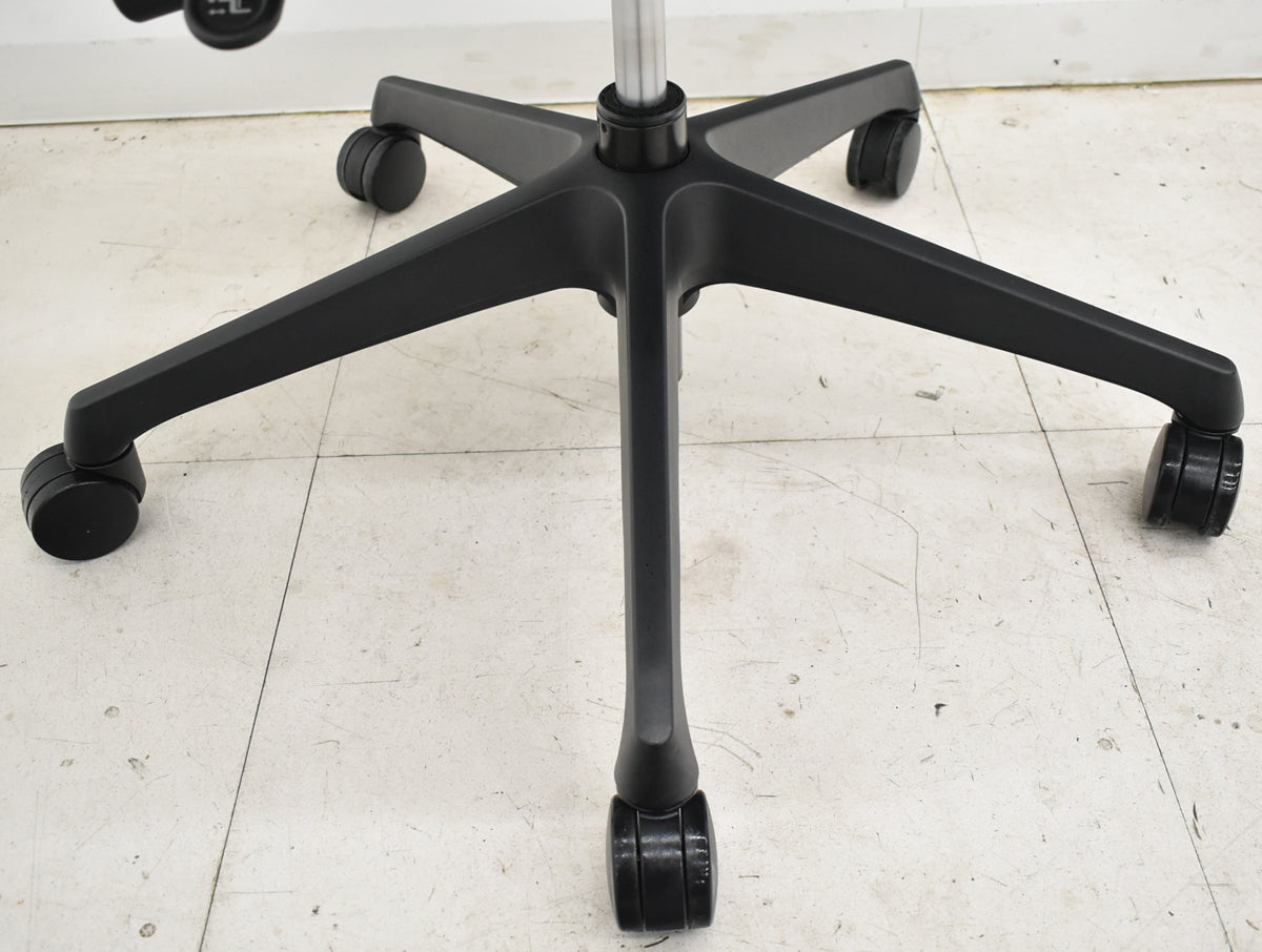 【中古】オカムラ　シルフィー　ローバック　固定肘　前傾機能　バックカーブアジャスト　2025112005【中古オフィス家具】