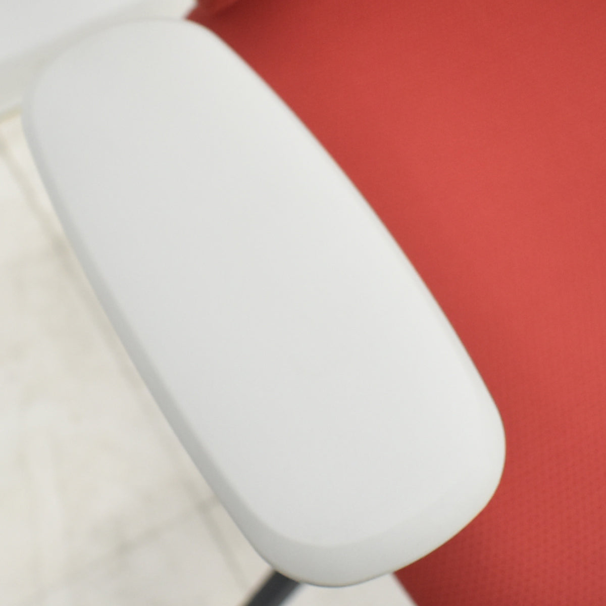 【中古】オカムラ　シルフィー　ローバック　固定肘　前傾機能　バックカーブアジャスト　ハンガー　2025112006【中古オフィス家具】