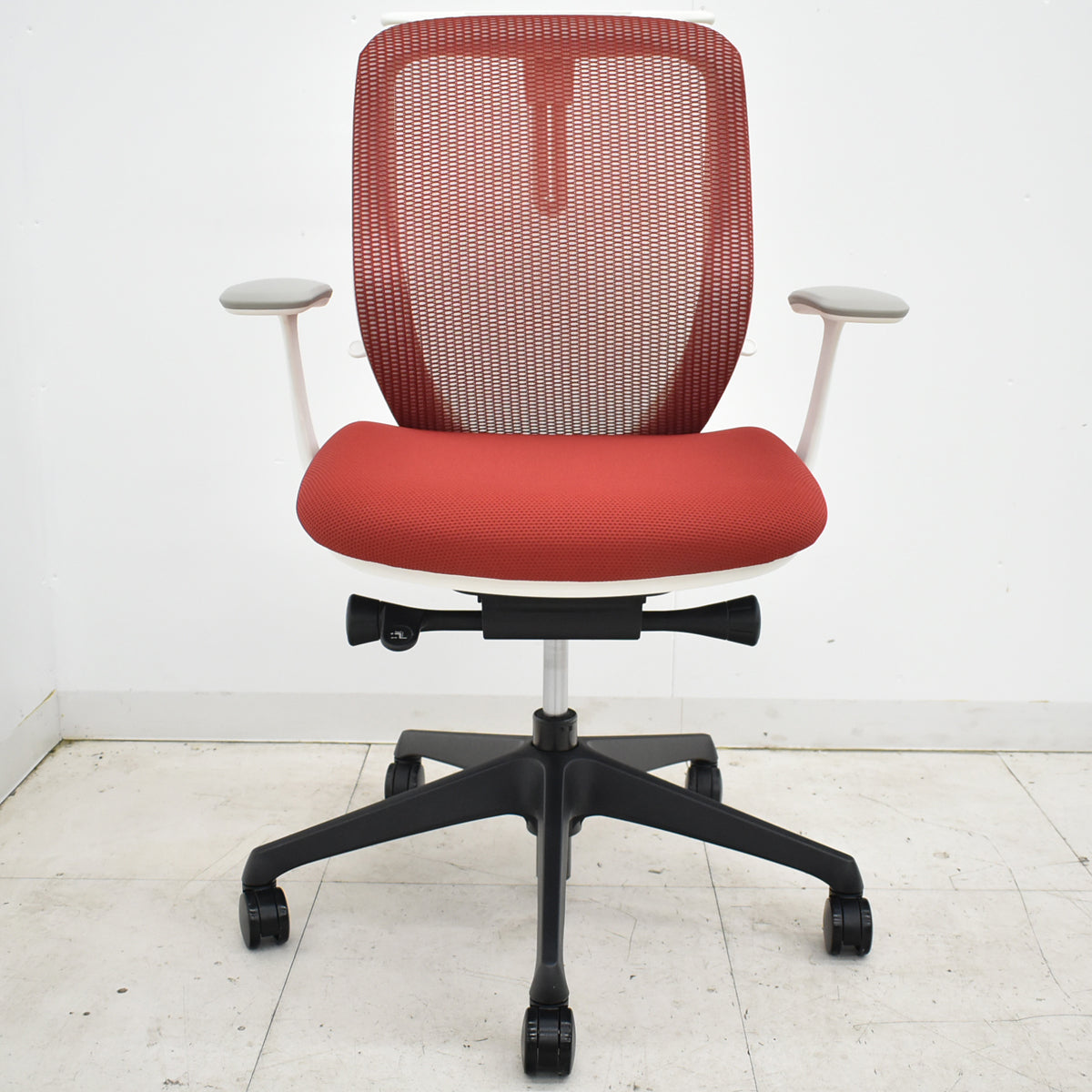 【中古】オカムラ　シルフィー　ローバック　固定肘　前傾機能　バックカーブアジャスト　ハンガー　2025112006【中古オフィス家具】