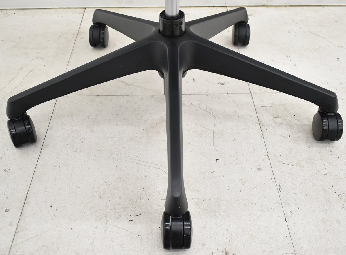 【中古】オカムラ　シルフィー　ローバック　固定肘　前傾機能　バックカーブアジャスト　ハンガー　2025112006【中古オフィス家具】