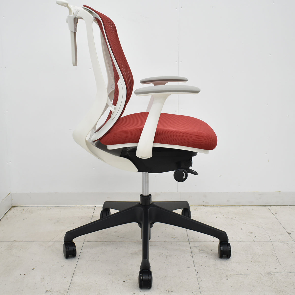 【中古】オカムラ　シルフィー　ローバック　固定肘　前傾機能　バックカーブアジャスト　ハンガー　2025112006【中古オフィス家具】