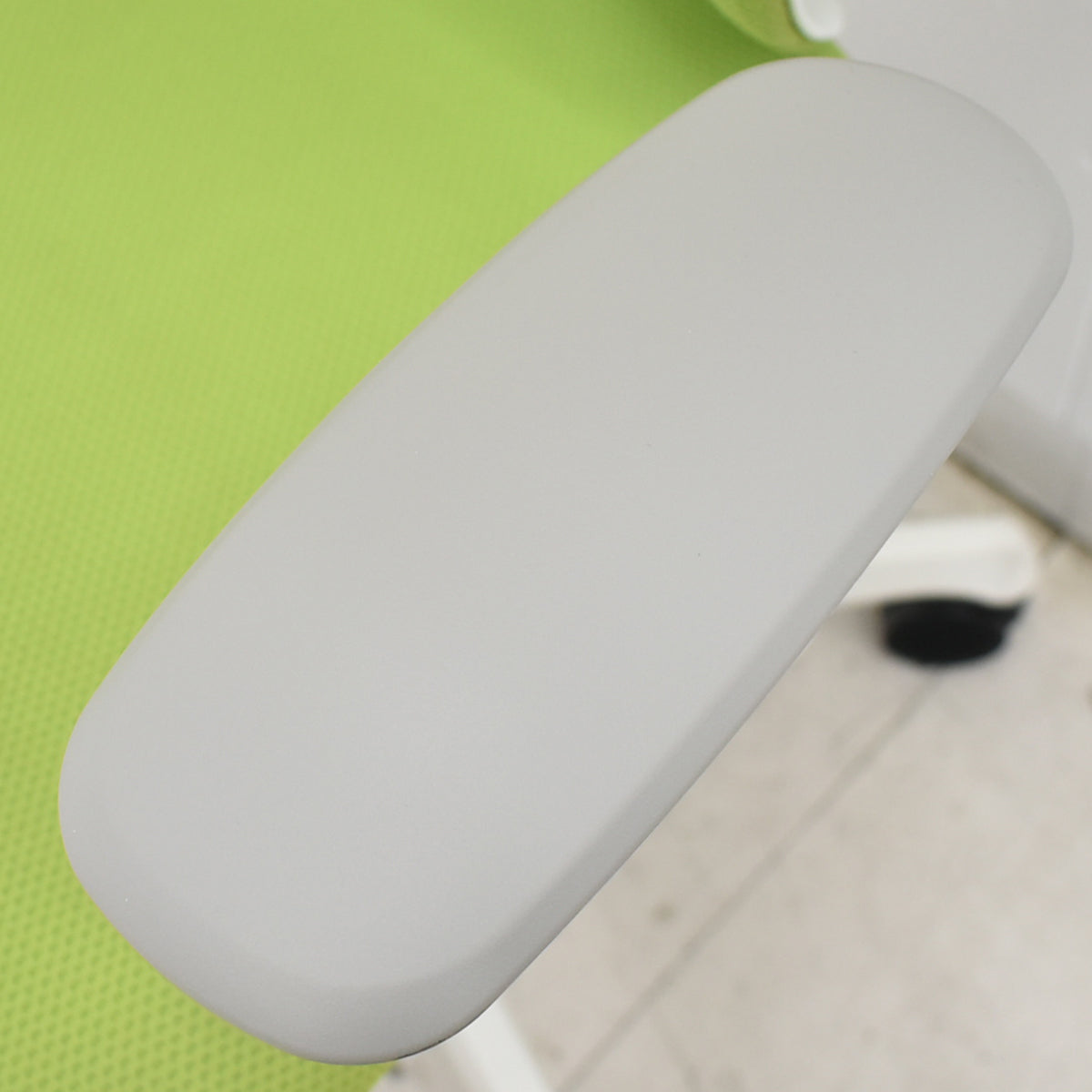 【中古】オカムラ　シルフィー　ローバック　固定肘　前傾機能　バックカーブアジャスト　ハンガー　2025112007【中古オフィス家具】