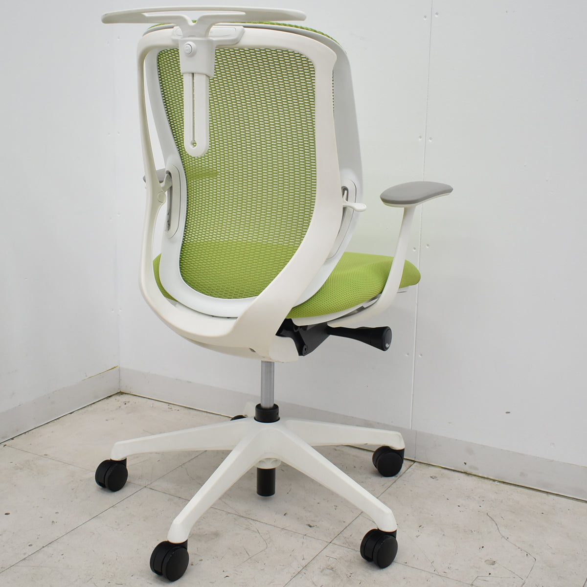 【中古】オカムラ　シルフィー　ローバック　固定肘　前傾機能　バックカーブアジャスト　ハンガー　2025112007【中古オフィス家具】