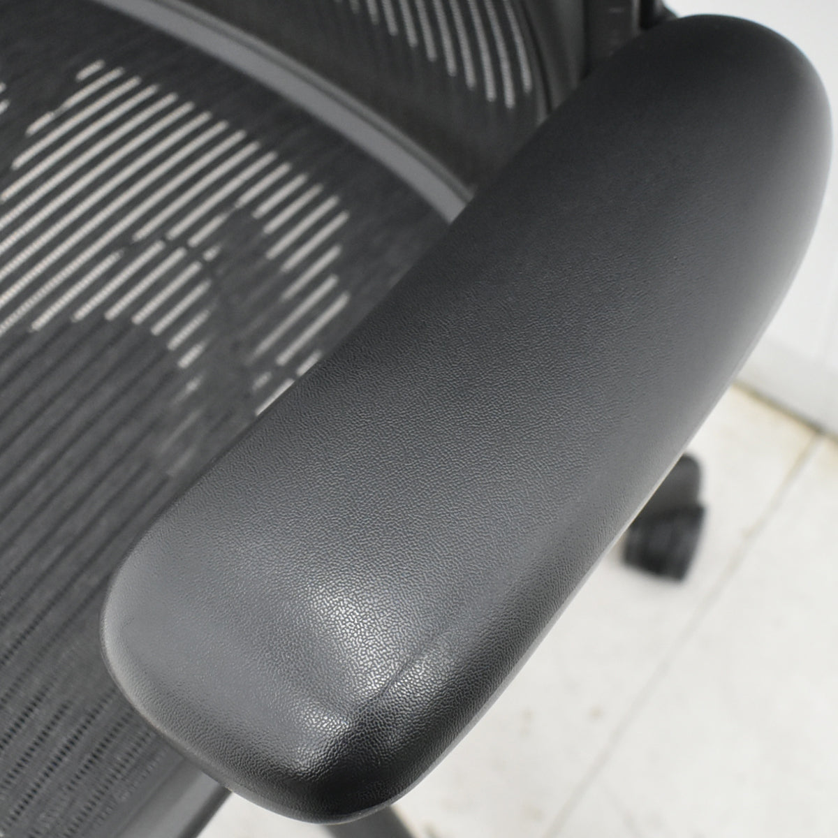 【中古】ハーマンミラー　アーロンチェア　Bサイズ　フル装備　ランバーサポート　2025112008【中古オフィス家具】