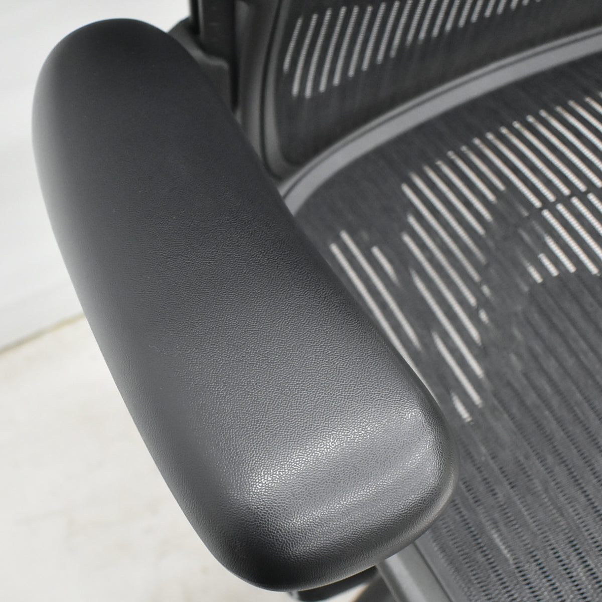 【中古】ハーマンミラー　アーロンチェア　Bサイズ　フル装備　ランバーサポート　2025112008【中古オフィス家具】