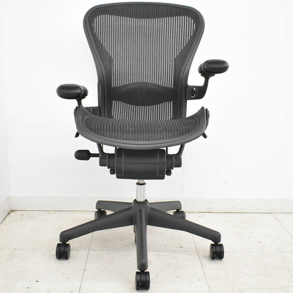 【中古】ハーマンミラー　アーロンチェア　Bサイズ　フル装備　ランバーサポート　2025112008【中古オフィス家具】