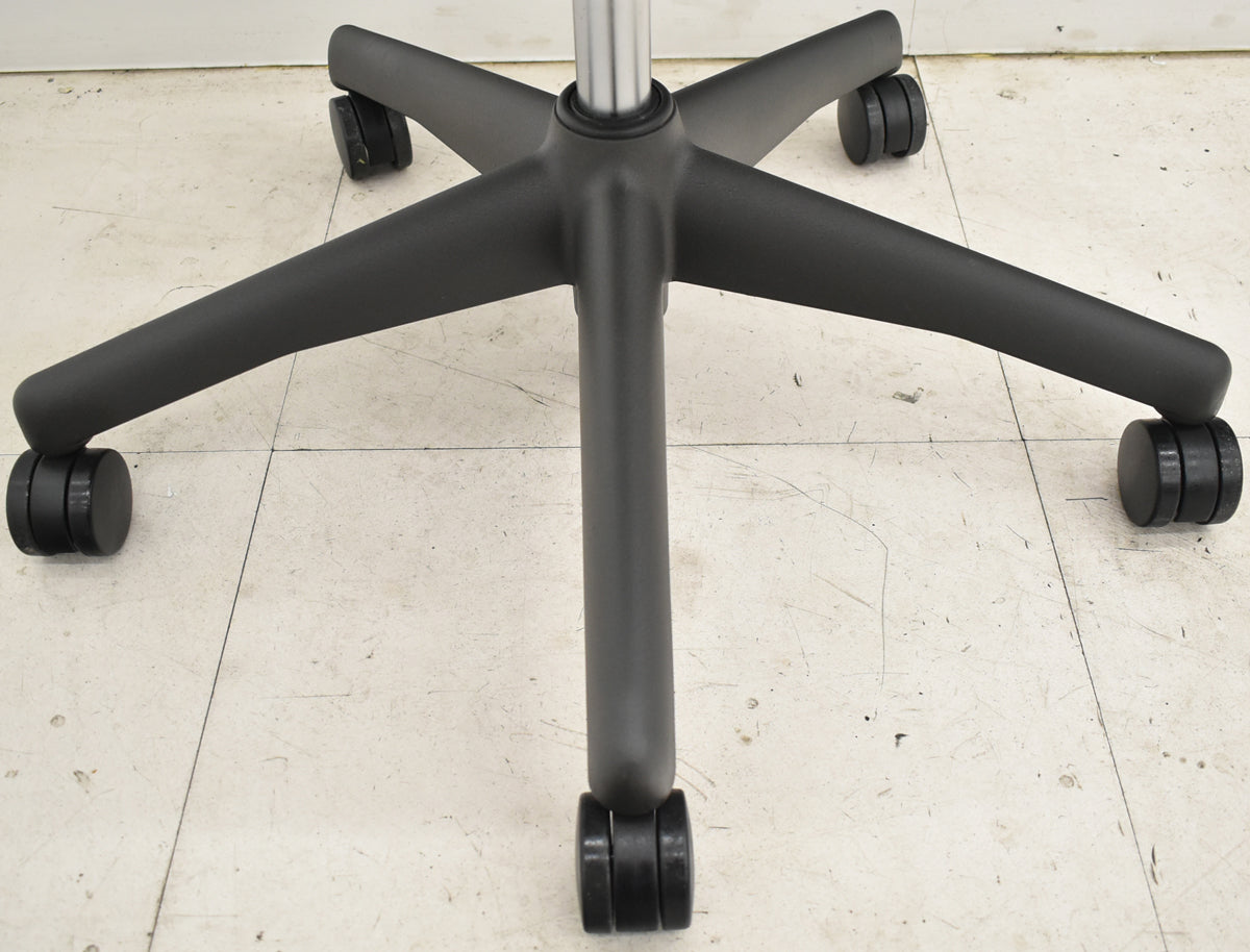 【中古】ハーマンミラー　アーロンチェア　Bサイズ　フル装備　ランバーサポート　2025112008【中古オフィス家具】